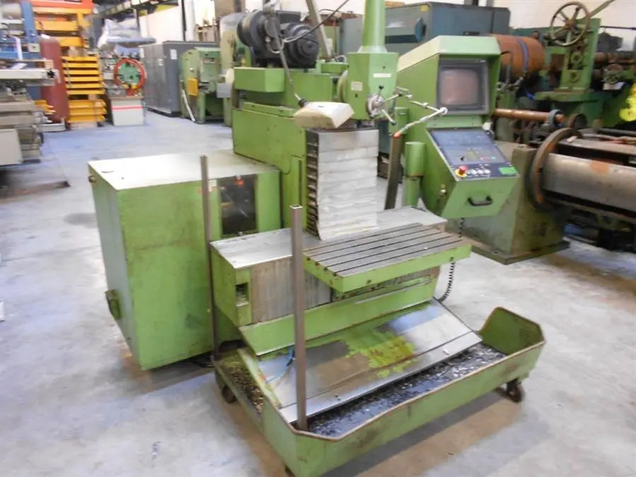 USED MAHO MH 500C X: 500 - Y: 400 - Z: 300MM CNC