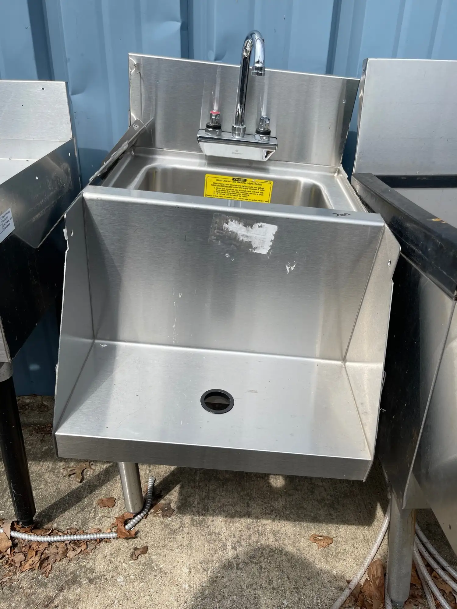 Used Falcon Restaurant Supply Used 18" Stainless Steel Blender Station with Sink - SS103 Sinks Illinois US | Falcon Restaurant Supply #1375942