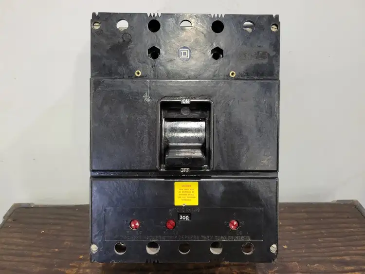 Used SQUARE D LA-2400-F Switchgears British Columbia CA | Lenmark #242399