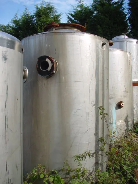 2720 L S/S Vertical Enclosed Tank