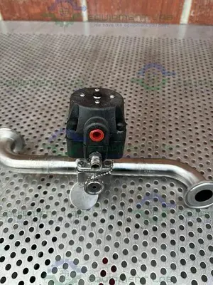 USED ITT PURE FLO ADVANTAGE 3 - WAY DIAPHRAGM VALVE W/ 1" TO 1/2" SANITARY FITTING