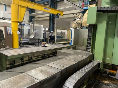 ANAYAK Travelling Column Bed Type Milling Machine, good working condition, visible under power, VIDEOS