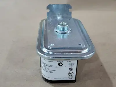NEW JOHNSON CONTROLS P32AF-1C