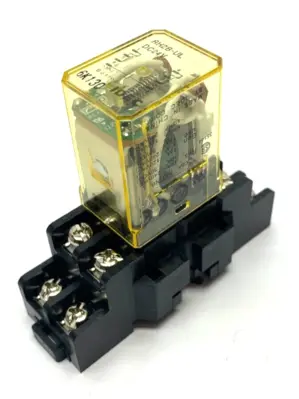 USED IDEC IDEC SOCKET BASE AND RELAY