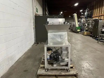 Vibratory Conveyor with Spray Nozzles