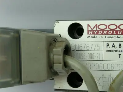Moog HPN 676775 WE43P06C06PC0BN Directional Control Valve 24V