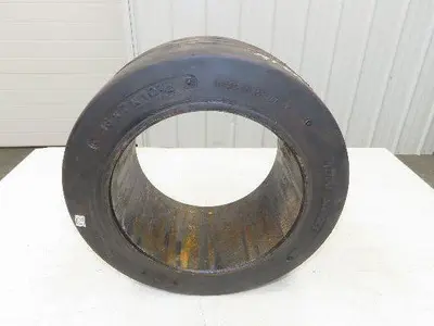 Total Source 16x7x10-1/2 Press-On Forklift Tire Solid Cushion Smooth Black