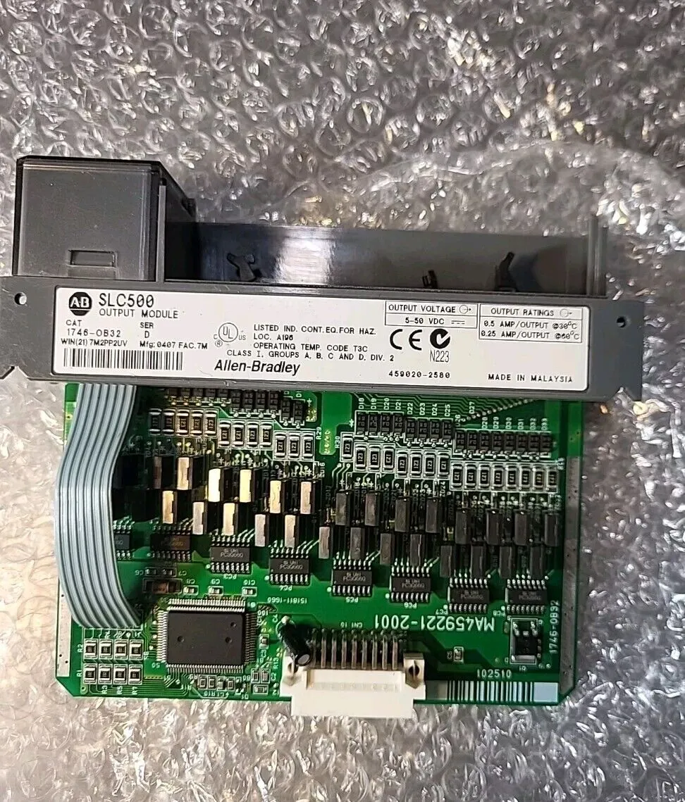 Allen-Bradley 1746-OB32 SerD SLC500 Output Module Loc3C19
