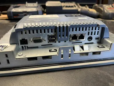 USED SIEMENS 6AV2124-0JC01-0AX0