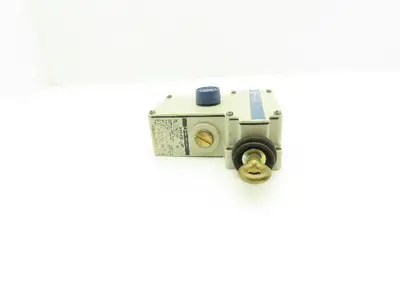 Telemecanique XY2-CEH7 Cable Right Pull Safety Stop Switch 240V 3A