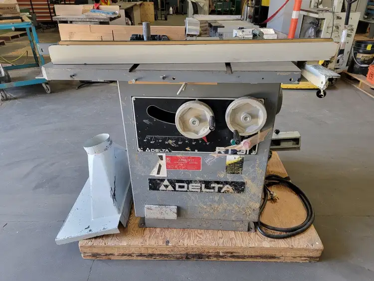Used DELTA RT-31 Woodworking Table Saws British Columbia CA | Lenmark #237629