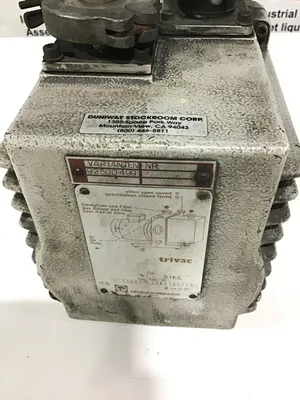 Leybold TRIVAC 92500499 Vane Vacuum Pump with Baldor VL3510 Motor