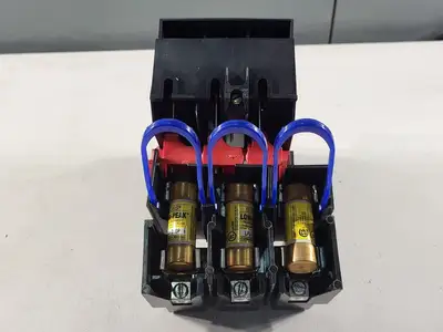 Disconnect Switch w/ 3 Times 20 Amp Fuse LPJ-20SP