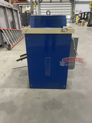 Haco Mini 220/4 8-Ga. x 8.66" Hydraulic Corner Notcher