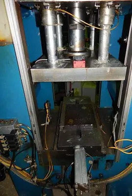 120 Ton FARGER & JOOSTEN MULTIPOWER Air/Oil Press