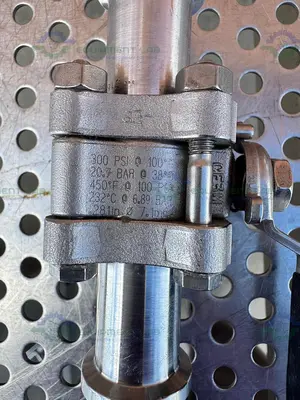 USED SWAGELOK SS-62TSC8 -EP  STAINLESS STEEL BALL VALVE  W/ 1/2" SANITARY FITTING
