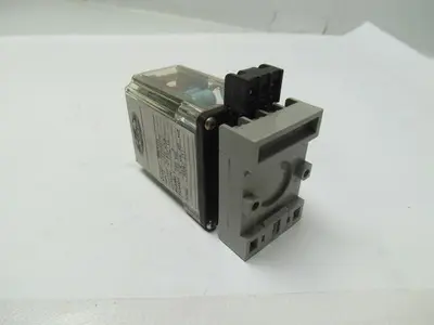 Wilkerson MM4130L Mighty Module Input -25/200°F output 4/20mAdc 115 VAC 4.6 VA