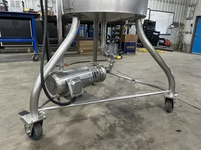 SS holding tank with pump