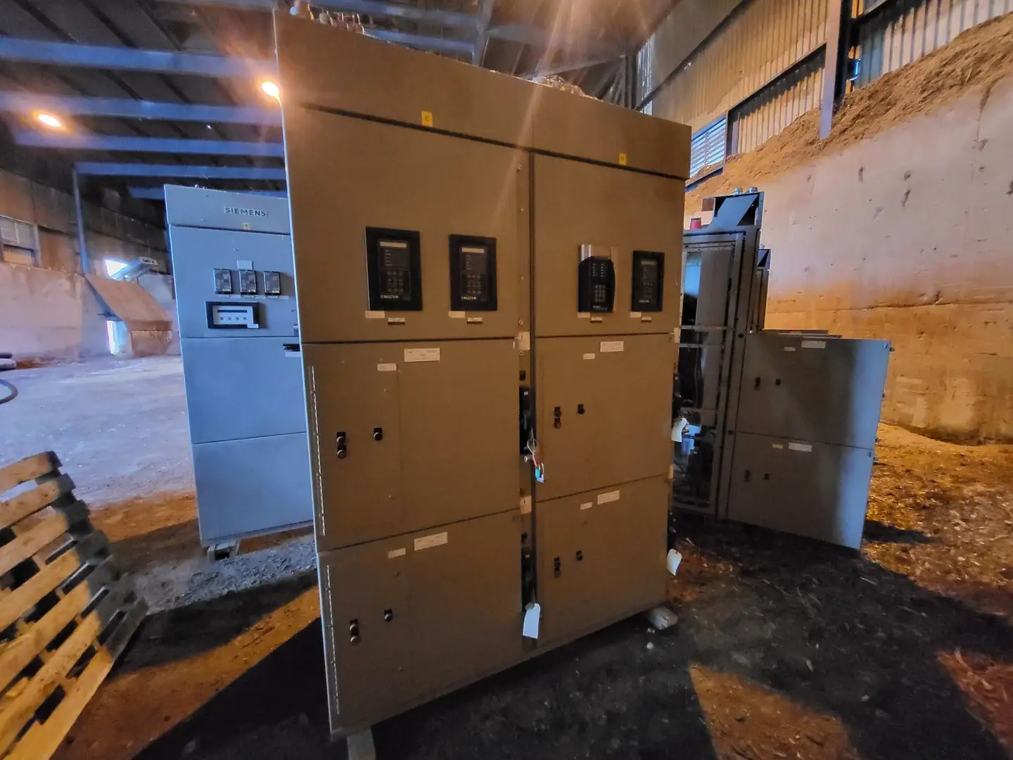4160 Volts, Series 81000 Two-Column Motor Control Center (MCC) Section