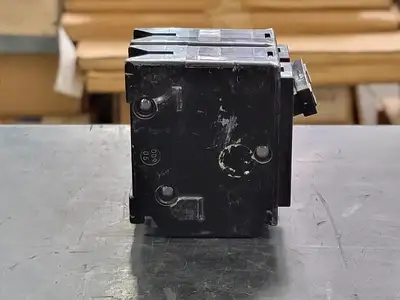 USED SQUARE D HOM230