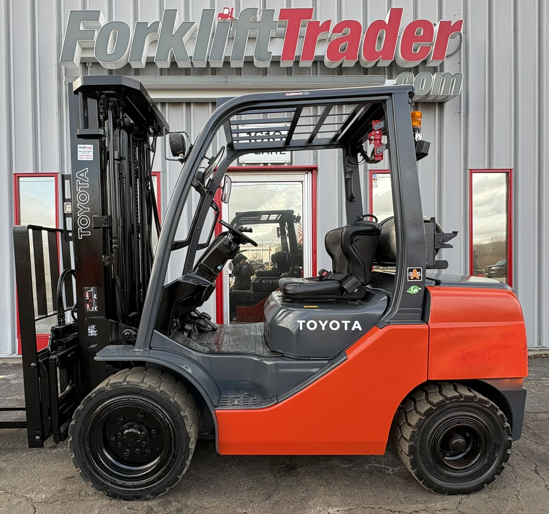 USED 2011 TOYOTA 8FGU30