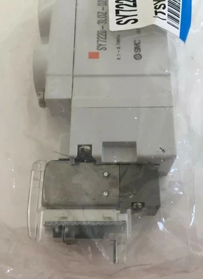 NEW SMC SY7220-3L0Z-02T