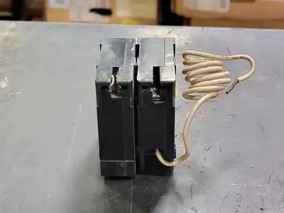 USED CUTLER-HAMMER HQP220