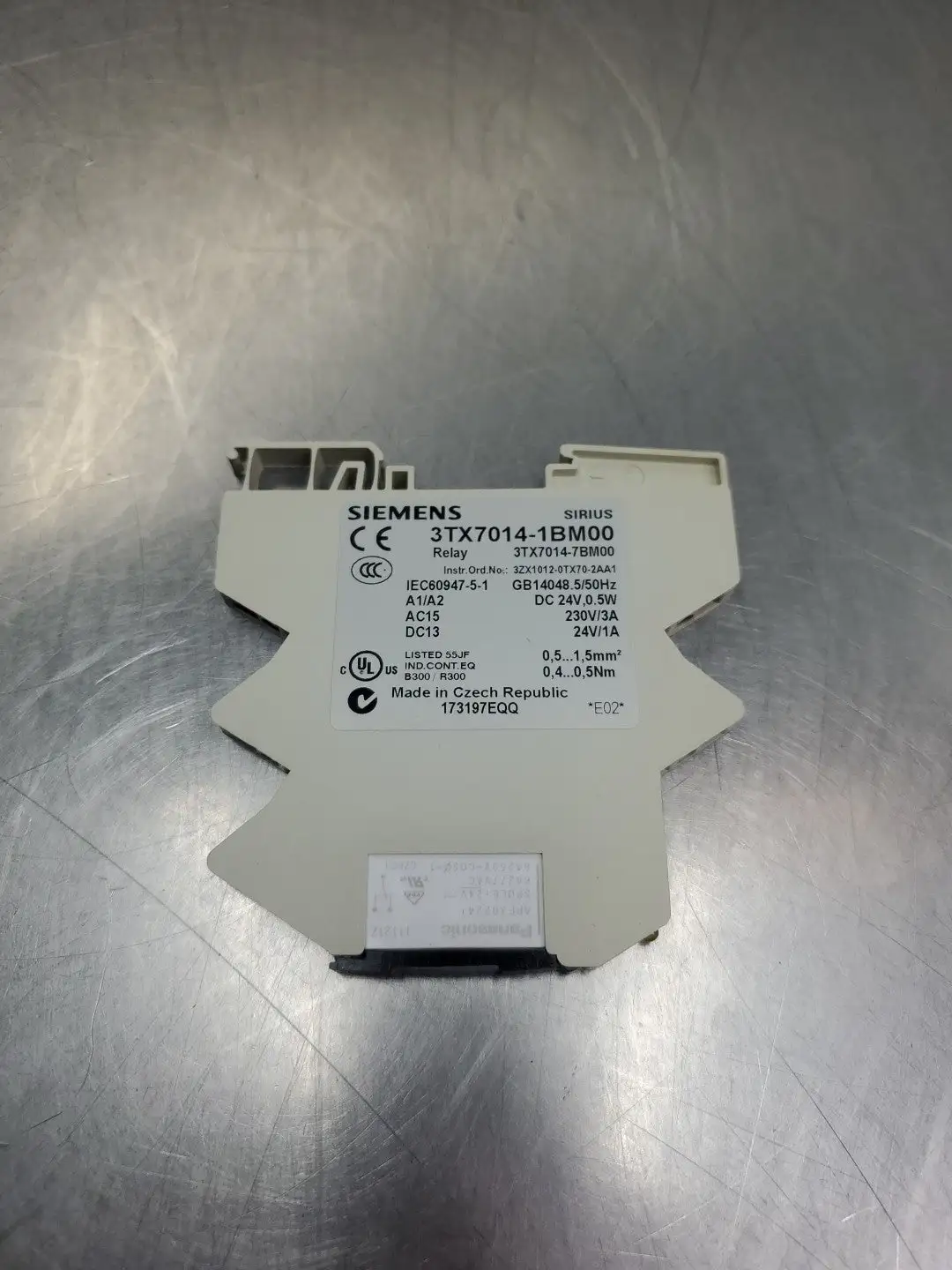 USED Siemens 3TX7014-1BM00 SIRIUS Relay Module, 24VDC