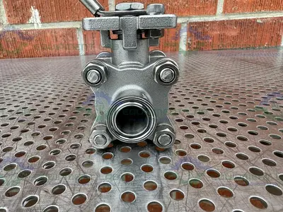 USED FNW FIGURE 330A STAINLESS STEEL BALL VALVE W/ 3/4" SANITARY FITTING