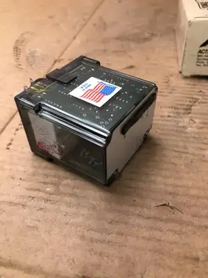 Action PAK 1000-6070 Signal Converter Relay 0-10VDC 120VAC -NIB