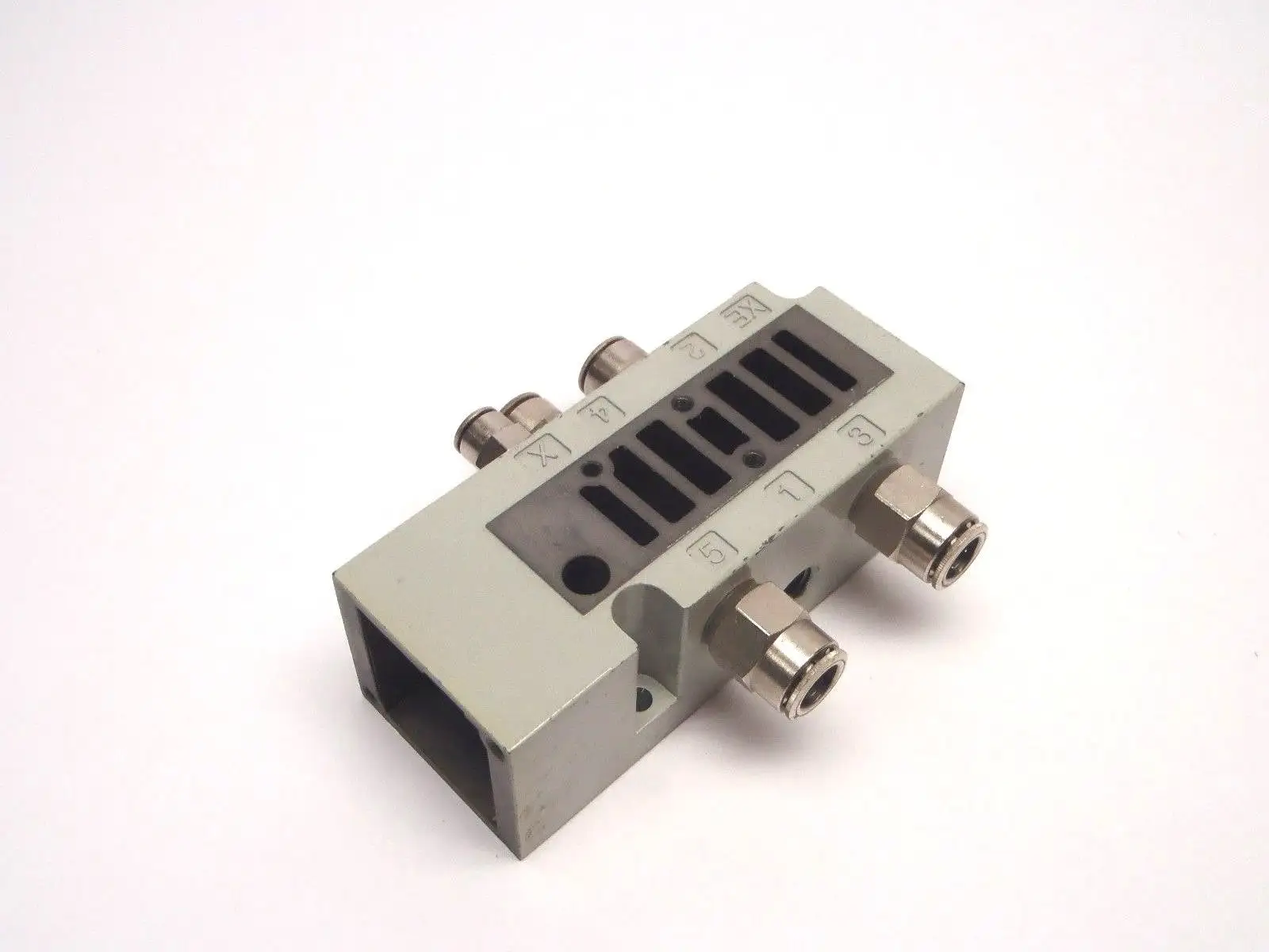 Used Numatics Distribution Block with Quick Release Fittings Valves/Fittings Michigan US | Maverick Industrial Sales #1454139