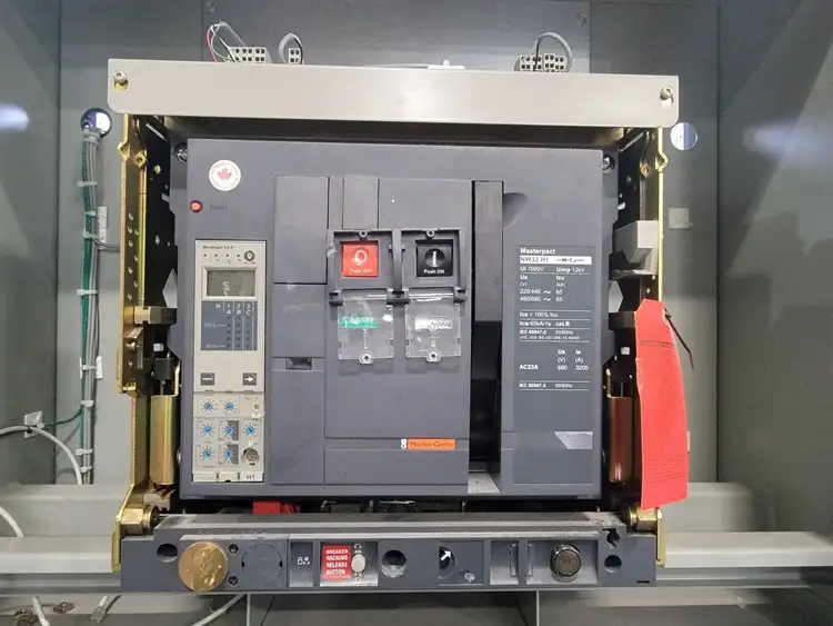 Used SQUARE D NW32H1 Switchgears British Columbia CA | Lenmark #409116