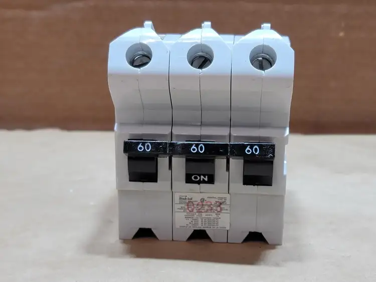 Used FEDERAL PIONEER NB3P60 Switchgears British Columbia CA | Lenmark #835463