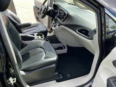 Used 2024 CHRYSLER PACIFICA HYBRID Vans Michigan US | Miedema Asset Management Group #1461350