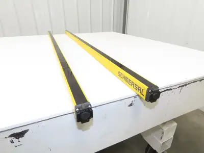 Schmersal SLC440COM-E-1290-14 Safety Light Curtain Emitter Only -Parts or Repair