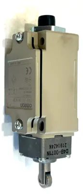 NEW OMRON D4B-2171N-KGM1 LIMIT SWITCH D4B2171NKGM1