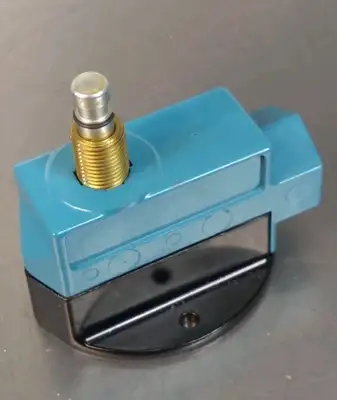 Used Micro Switch _UNKNOWN_ Relays & Switches South Carolina US | Palmetto Automation #1161028