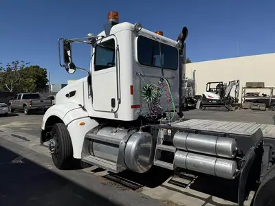 USED 2012 PETERBILT 386