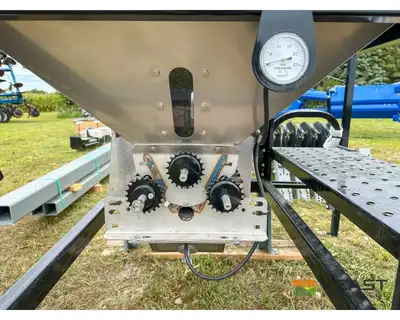 Used HINIKER _UNKNOWN_ Seeders Iowa US | Keast Enterprises #1360310