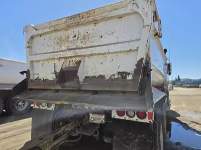 USED 2013 PETERBILT 384