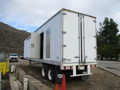 Used 1999 CATERPILLAR 3508-4160 VOLT POWER MODULE WITH BREAKER AND UTILITY SWITHCGEAR Generators California US | E&M Equipment #1261598