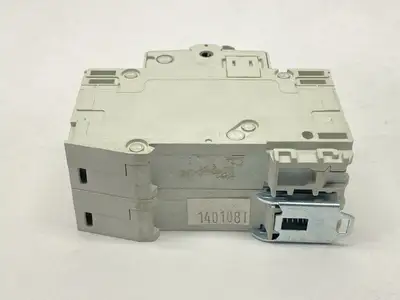 USED CUTLER-HAMMER 415V BREAKER, DIN RAIL MOUNT