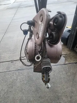 USED GIS ELECTRIC CHAIN HOIST 1500 KG