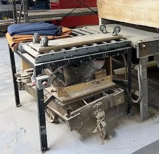 Used GRAVITY ROLLER OUTFEED CONVEYOR 4' WIDE X 4' LONG Conveyors | Pruitt Machinery #716087