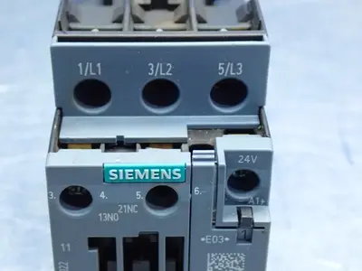 New | in-Stock SIEMENS 3RT20241BB40 PLC Contactors | HGR 24 #753982