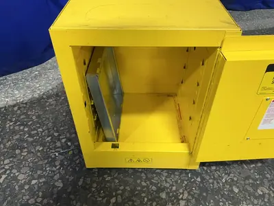 Used JUSTRITE _UNKNOWN_ Cabinets Ohio US | HGR 24 #1343736