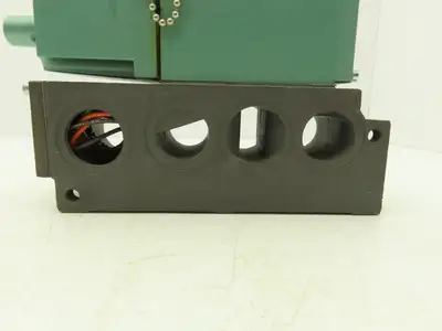 Numatics 34SAD415K013A Solenoid Valve w/ Manifold Block 120V 150 PSI 1/2" NPT