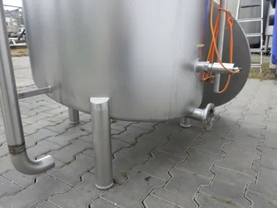 600 l Vertical stainless steel storage tank