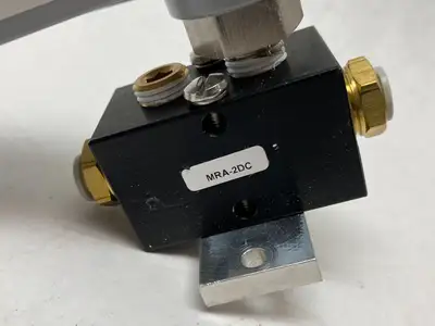 USED DWYER INDUSTRIAL PRESSURE TRANSMITTER W/ MRA-2DC MANIFOLD