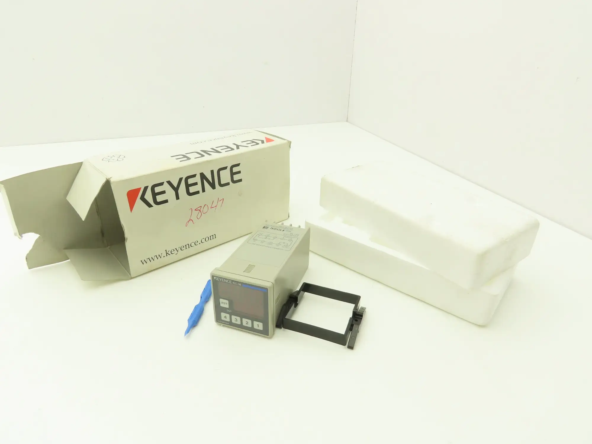 Keyence RC-18 Digital Preset Counter 4-Digit LED 100-240VAC